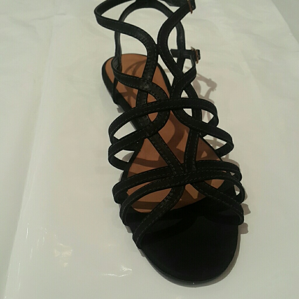 Ladies strap sandals